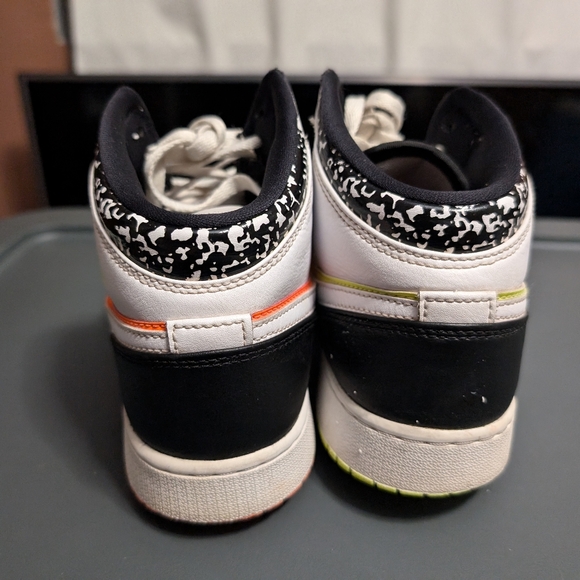 NIKE AIR JORDAN 1 Mid Composition Notebook Youth Sneakers 6.5 - Picture 2 of 7